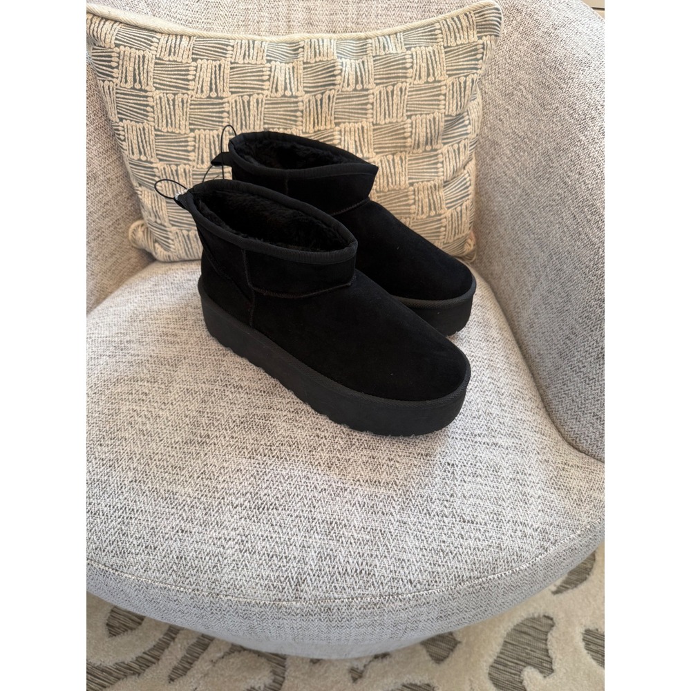 Olivia & Kate New York Womens Black Platform Mini Boots Faux Fur Lined Size 6.5